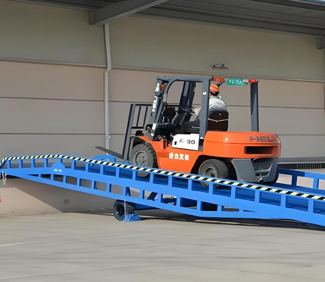 蛟河移动式卸货平台（叉车用）